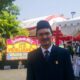 Rusdin Tompo saat menghadiri upacara peringatan HUT Proklamasi Kemerdekaan RI di Rumah Jabatan Gubernur Sulawesi Selatan, Makassar. Momen tersebut menjadi bagian dari pengalamannya saat menjalankan tugas sebagai Komisioner KPID Sulawesi Selatan.