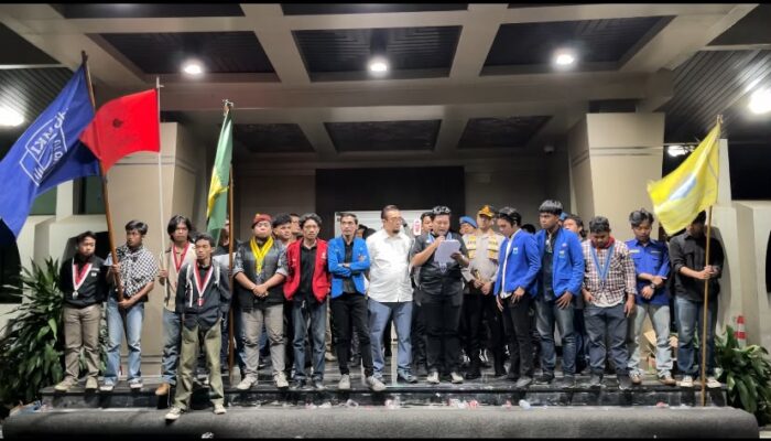 Cipayung Plus Kepung Pertamina, Beri Ultimatum 3×24 Jam “Makassar Gelap, Migas Sulit dan Rakyat Menjerit”